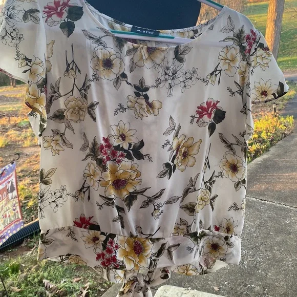 A beautiful A. Byer blouse XL 🥰 - Picture 2 of 7